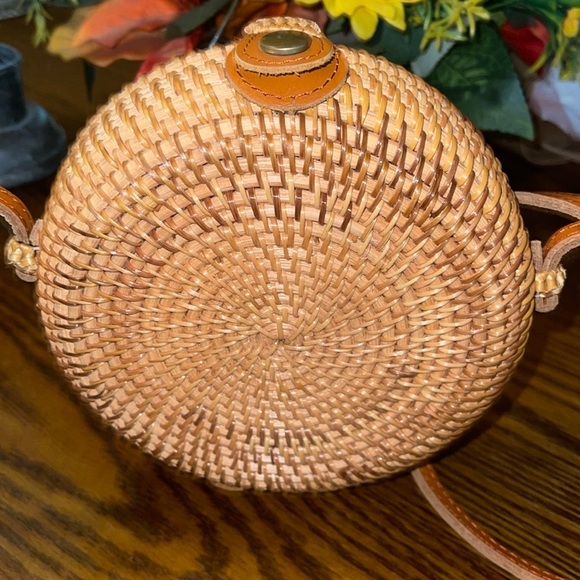 ROUND RATTAN SMALL PURSE/CROSSBODY - Picture 2 of 8